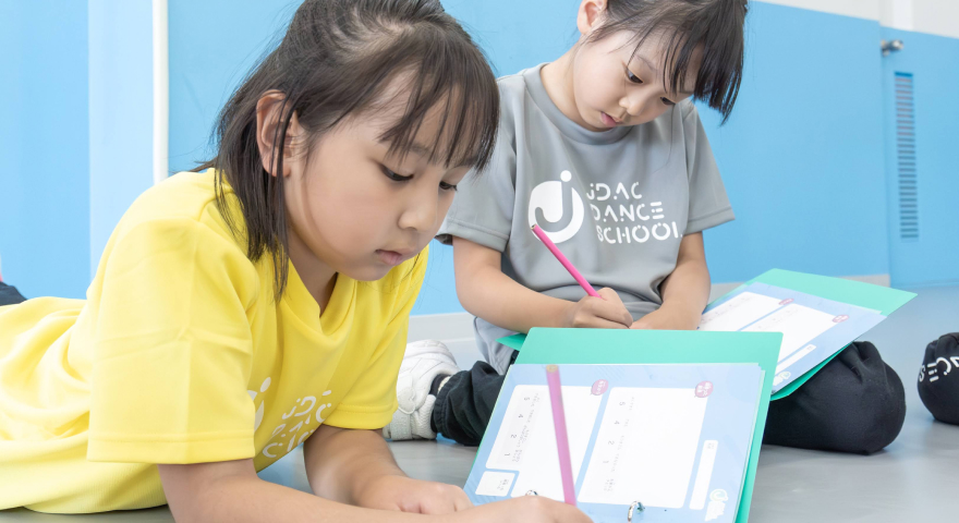 大学教授とプロダンサーが監修 10年以上の実績で初心者も安心